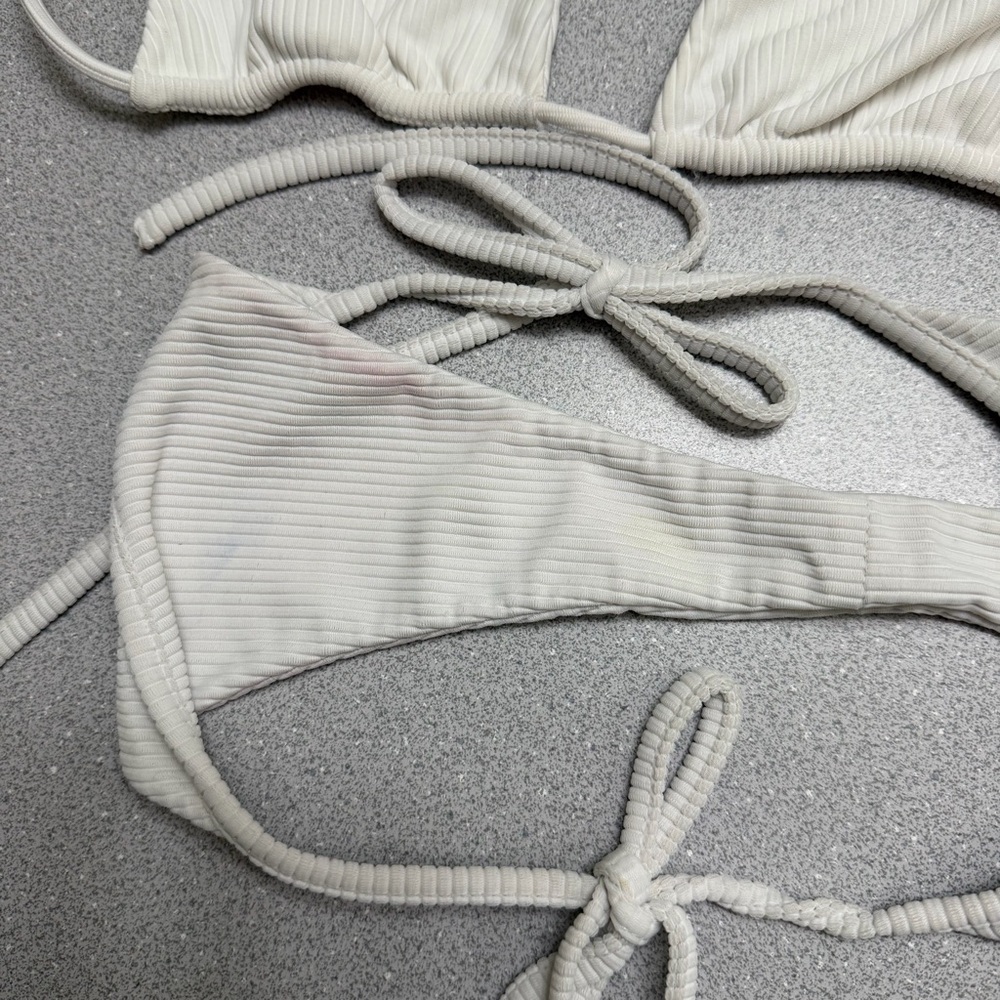 INDAH White Ribbed Bikini Set - Picture 4 of 7